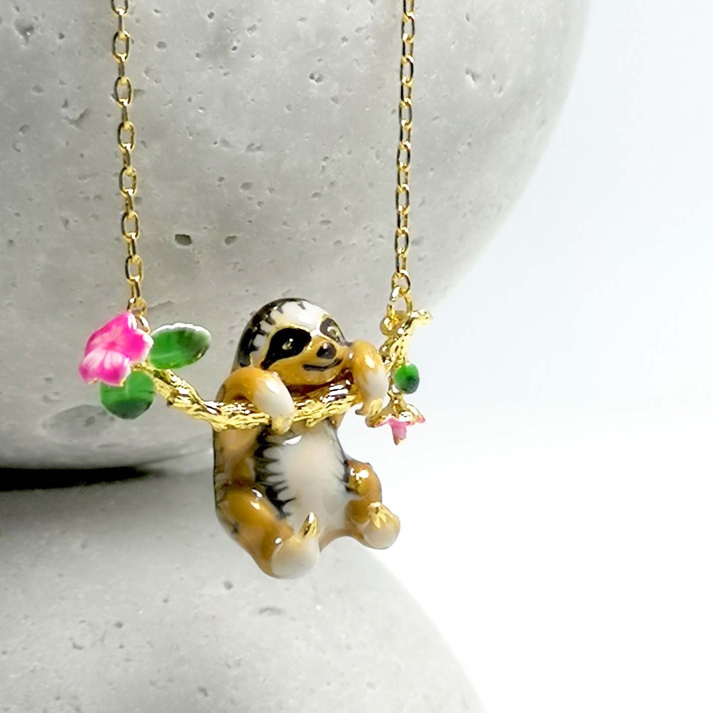 Hand-Painted Sloth Necklace – Enamel Animal Pendant on Gold-Plated Chain