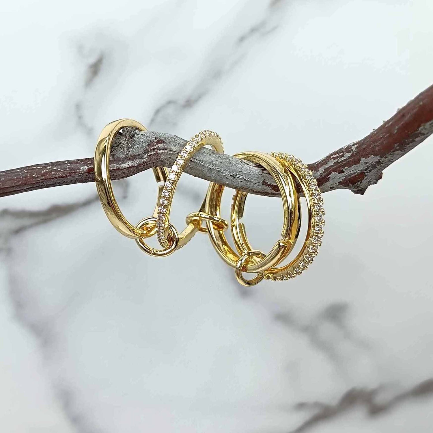 Link Luxe Quad CZ Ring Set – Gold-Plated Stacking Rings Connected by Links