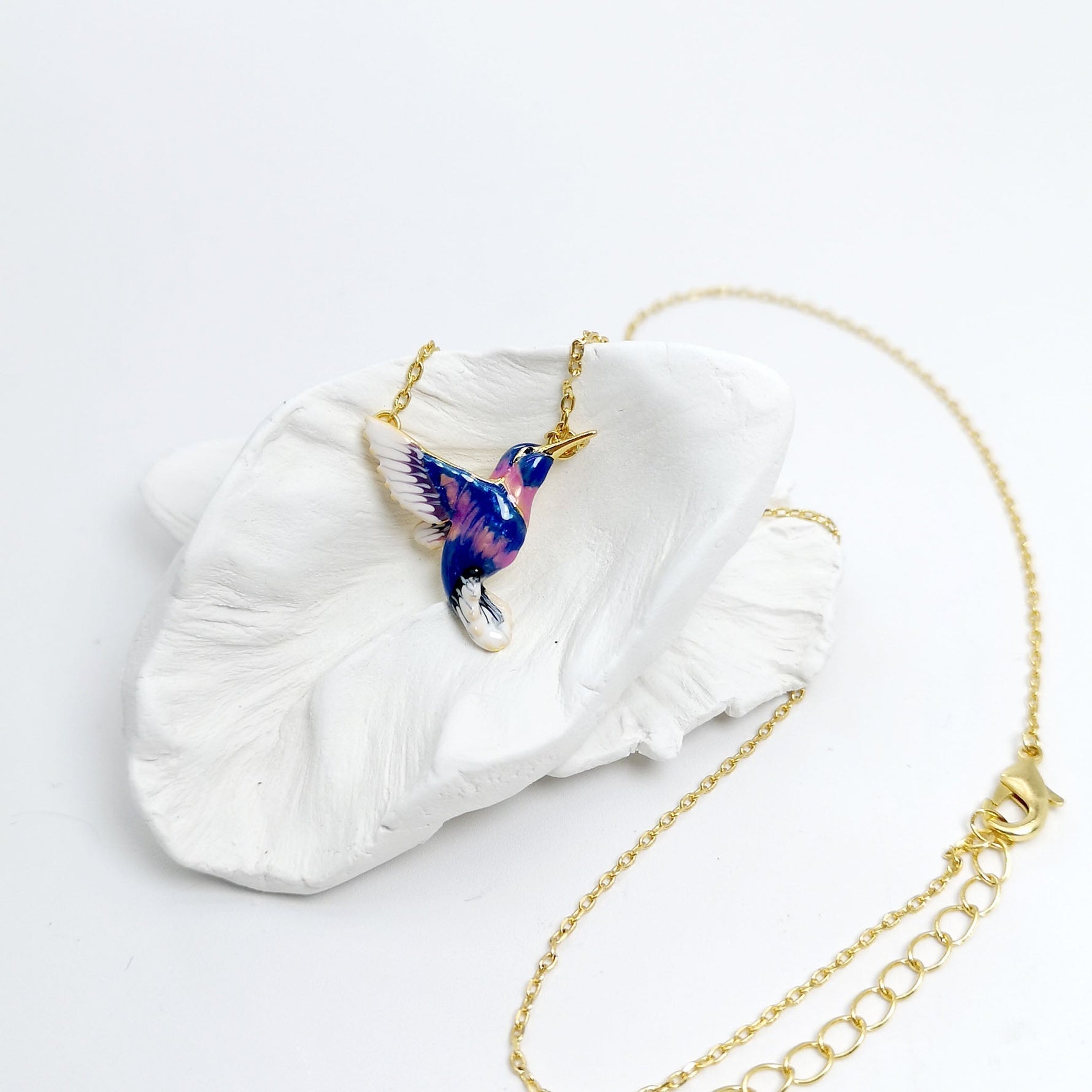 How to Choose and Wear a Hummingbird Pendant Necklace