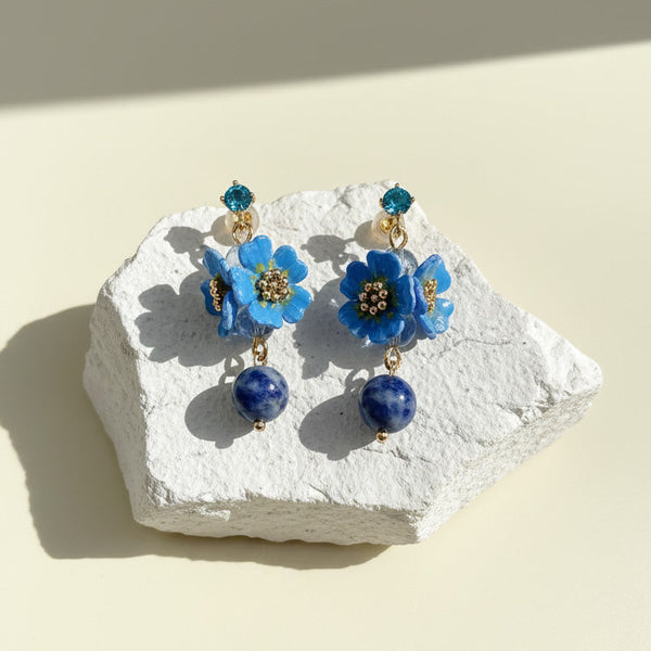 ANGEL BLUE/Pom ponette/DAISY LOVERS21点 Handcrafted Blue Daisy Earrings with Lapis Lazuli | A2K London
