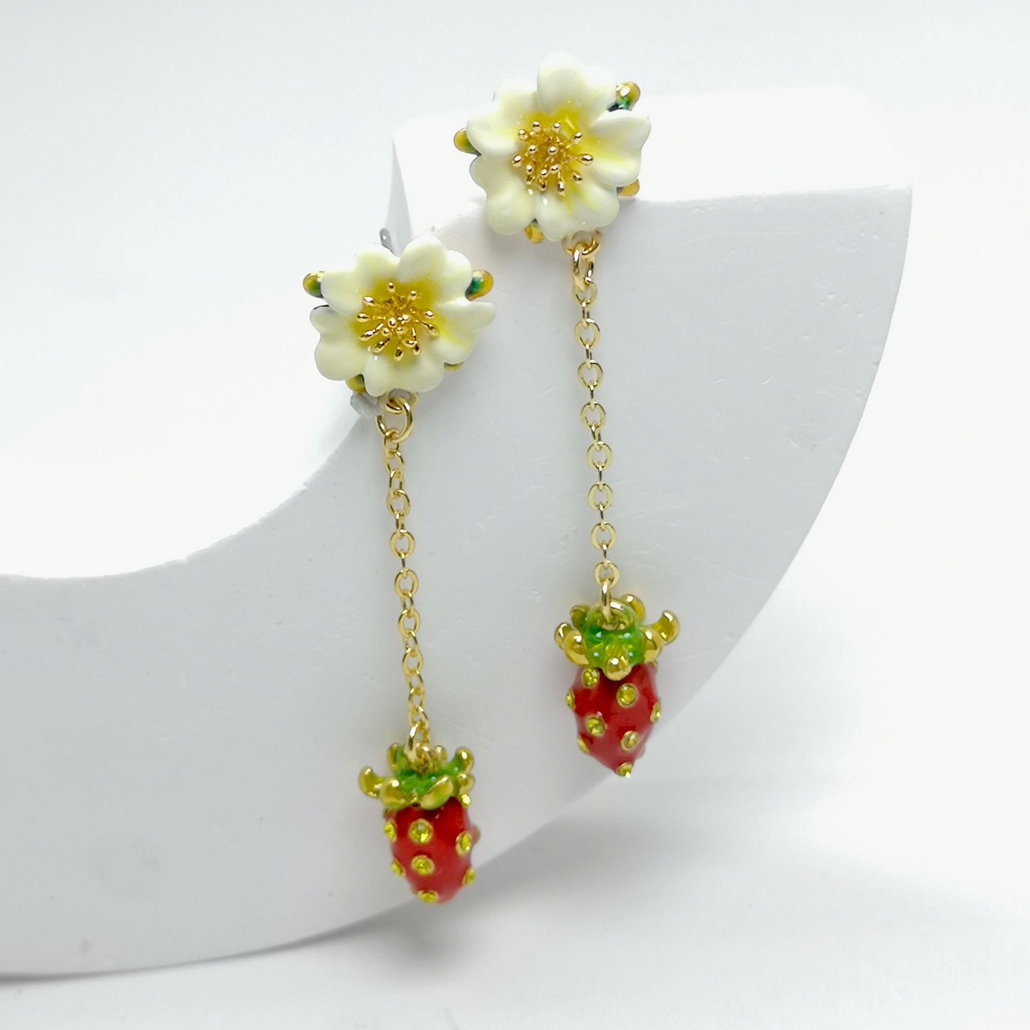 Handpaited Enamel Daisy Strawberry Drop Earrings