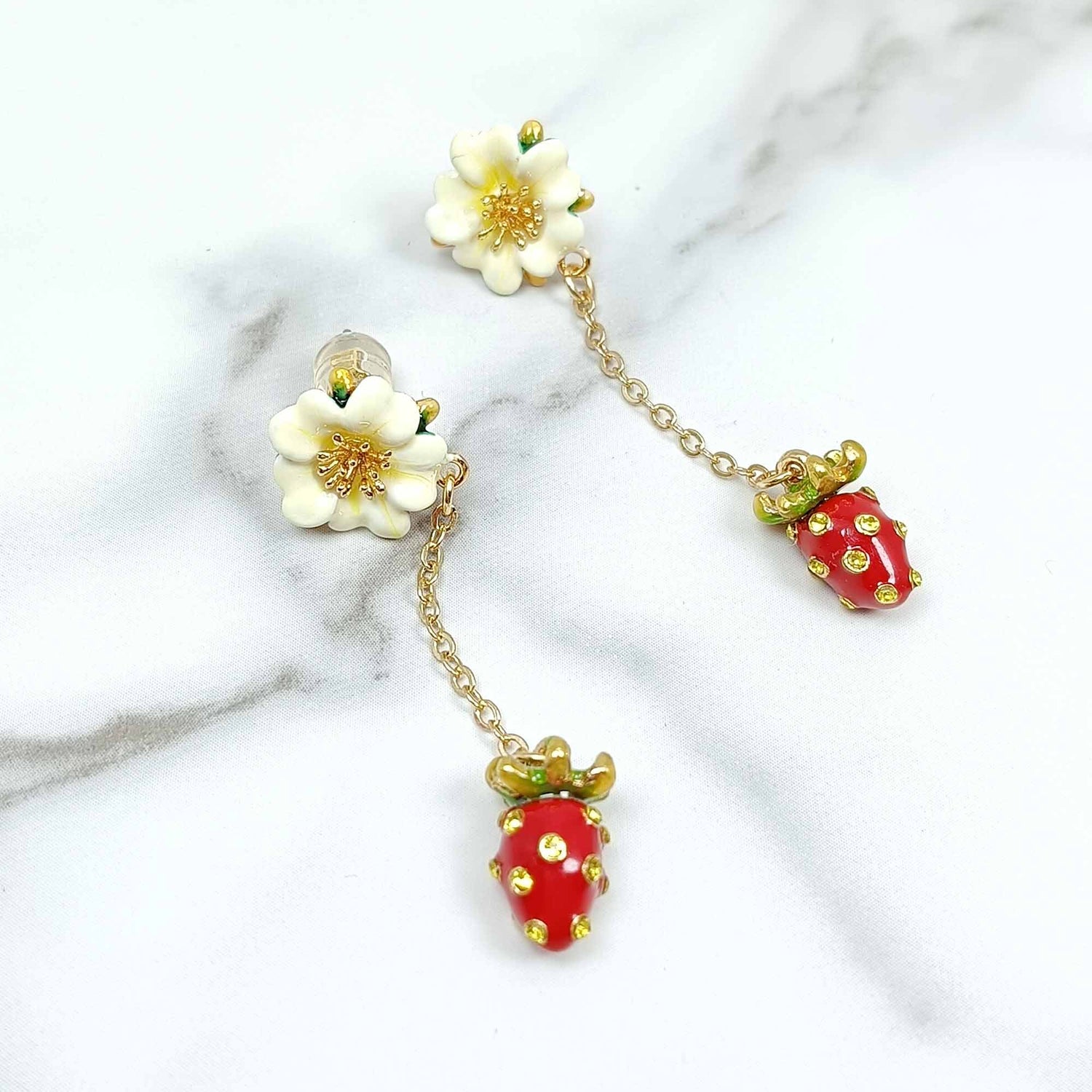 Handpaited Enamel Daisy Strawberry Drop Earrings