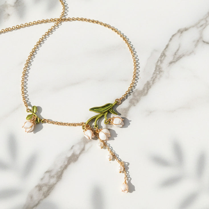 Handmade resin flower necklace with pearl details