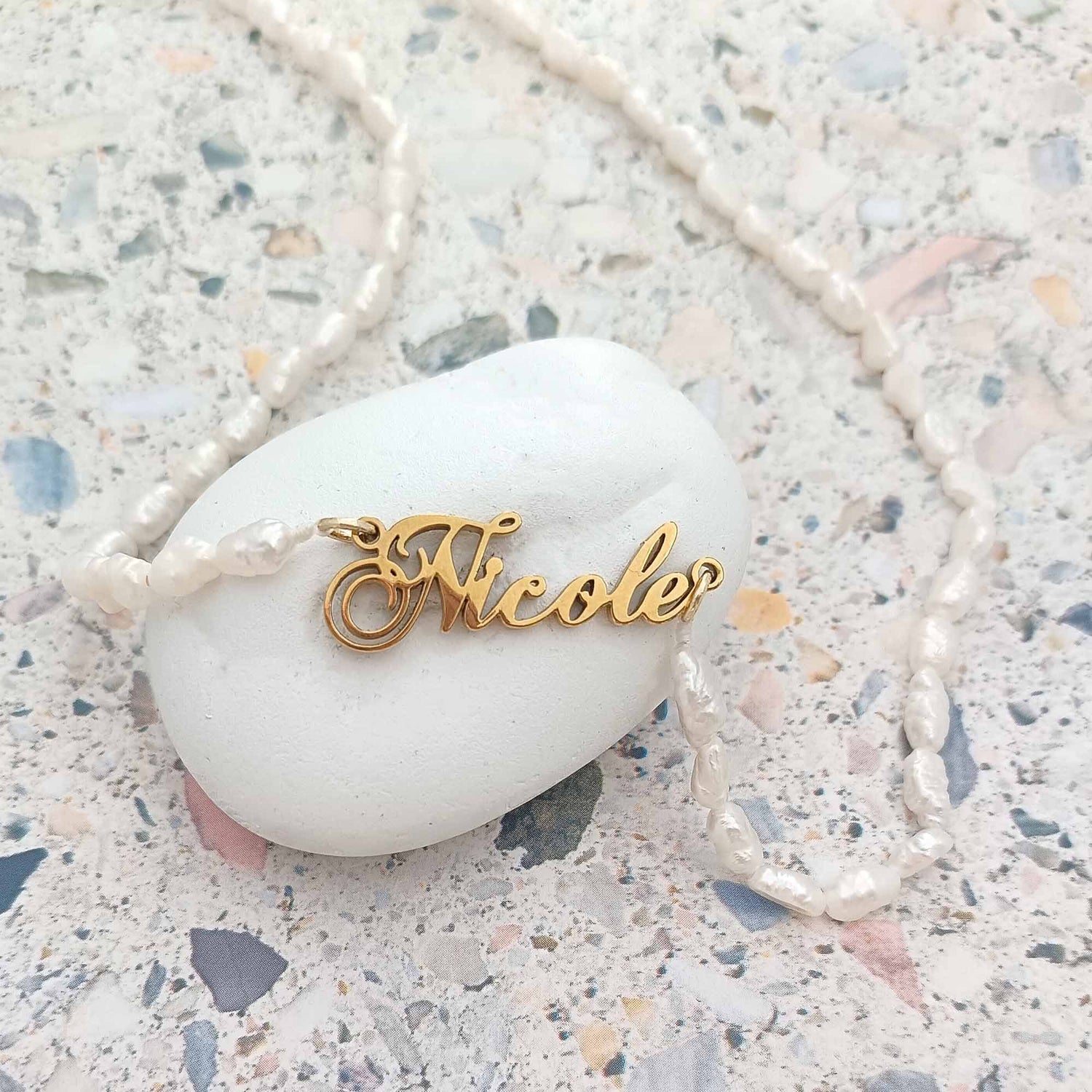Custom Pearl Name Necklace – Freshwater Pearls & Gold Nameplate